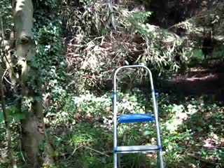 Подвесил себя за одно место