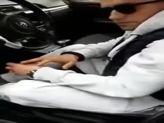 Актер сериала «Мажор» Павел Прилучный уснул в машине соседки