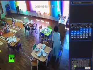 В Казахстане маленькая девочка выпала из окна детского сада