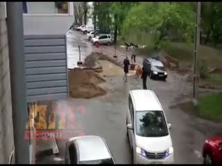 Пока в квартире нет горячей воды, а возле дома появились термальные истоки