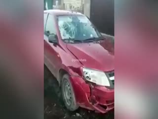 Их не жалко, машину жалко. Мат!!!