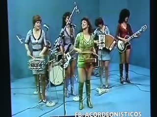 Девушка-огонь из группы 