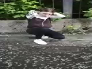 В Бийске девочки знакомую заставили пить воду из лужи