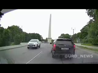 В Гатчине водитель скрывался с места ДТП и врезался в грузовик