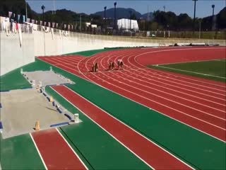 Бег среди сумоистов не самый популярный вид спорта. Но выглядит просто отменно!