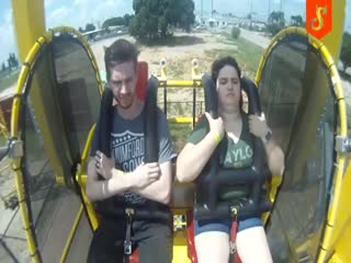 Не повезло с соседкой по аттракциону