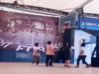 Нарочно не сделаешь...