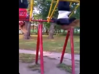 Покатались на качельках