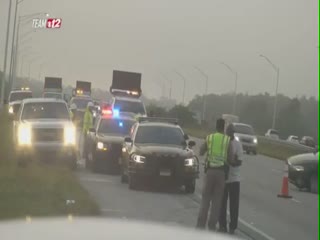 Полицейский успел оттолкнуть водителя