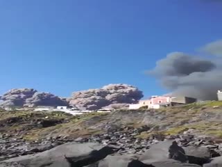На итальянском острове Стромболи проснулся вулкан