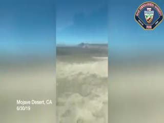 Пассажир заснял аварийную посадку самолета в пустыне в Калифорнии