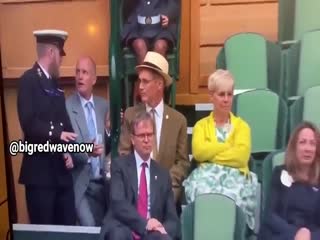 Актер Вуди Харрельсон перебрал с выпивкой на Уимблдоне и стал звездой теннисного матча 