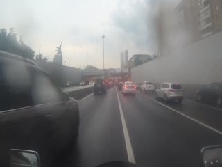 Крутанул рулём в тоннеле и подбил мотоцикл