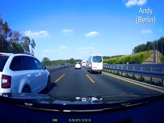 Современная тормозная система помогла избежать аварии