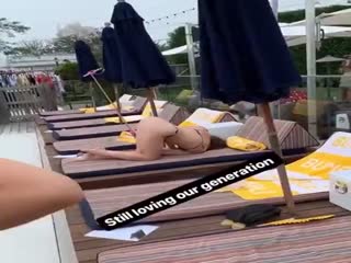 Инструкция для девушек, как делать селфи на курорте