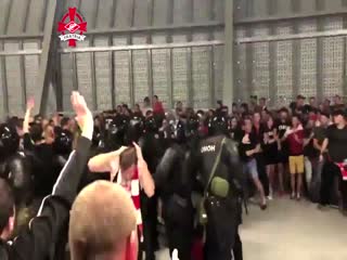 Ростовский ОМОН избил фанатов 