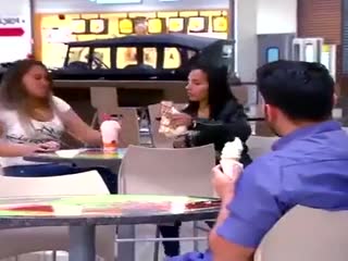 Слепой с мороженым: розыгрыш со смыслом