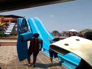 Вот почему нельзя ходить по водной горке