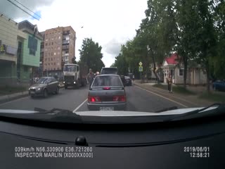 Вдвоём напали на водителя