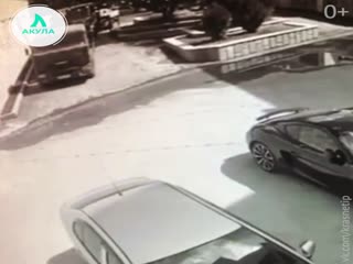 Остановил КамАЗ чудом и ногами