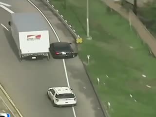 Грузовик невольно помог полиции