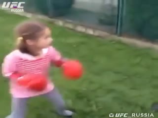 Ему разве не сказали, что нельзя бить девочек?