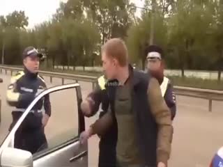 Дерзкий синебот из Кирова решил повздорить с полицейскими