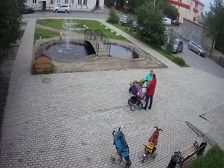 Девочка чуть не утонула в фонтане