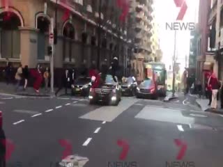 Вооруженный ножом мужчина атаковал прохожих в центре Сиднея