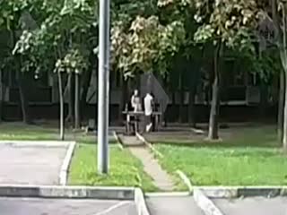 На юге Москвы мужчину облили бензином и подожгли из -за карточного долга