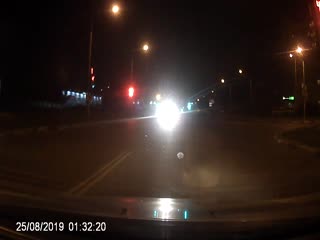 Стоишь себе на светофоре, ожидаешь разрешающего сигнала