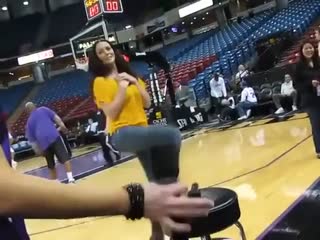 Девушка решила станцевать ирландский танец