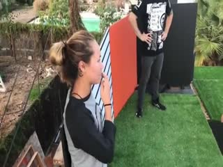 Настойчивая девушка