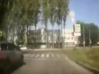 В Тольятти водила легковушки не пропустил мотоциклиста
