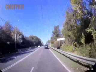 Под Симферополем BMW выехал на встречку и врезался в «Жигули»