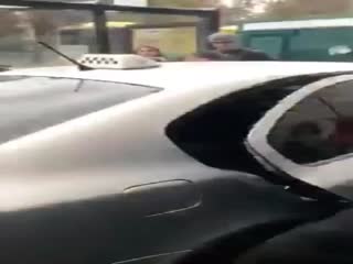 «Водитель не захотел»: Порошенко не смог уехать с Майдана на такси