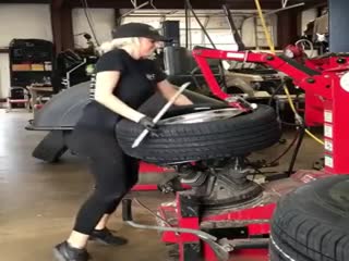 Не пойму, почему этот шиномонтаж пользуется такой популярностью среди водителей