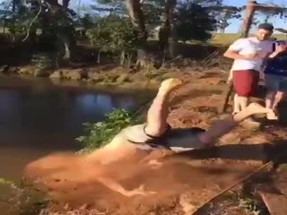 Прыгнуть в водоём на велосипеде...легко