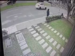 Не ходите, дети, по улице Хавьера Прадо гулять