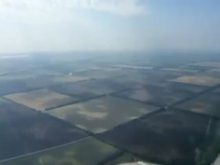 Российские пилоты сняли на видео, как птица влетела в лобовое стекло самолета ( точнее её догнали).