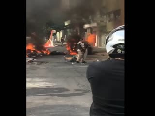 В Бразилии небольшой самолет упал посреди городской улицы