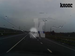 В Калининградской области водитель сбил женщину с коляской и скрылся .