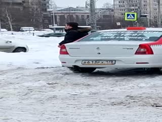 Весёлый таксист.