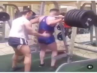 Неудачно присел