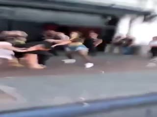 Бабоньки не растерялись