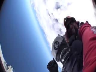 Первый прыжок американки с парашютом
