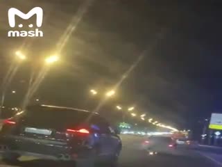 Покаталась с огоньком! На МКАД остановили горящий автомобиль с пьяной женщиной за рулем .