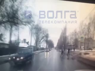 В Нижнем Новгороде на пешеходном переходе водитель внедорожника сбил школьника .