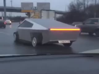 На дороге в Химках увидели российскую версию Tesla Cybertruck