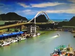 На острове Тайвань обрушился мост